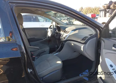 2013 Hyundai Accent Gs z USA, uszkodzony, nr VIN KMHCT5AE6DU106247